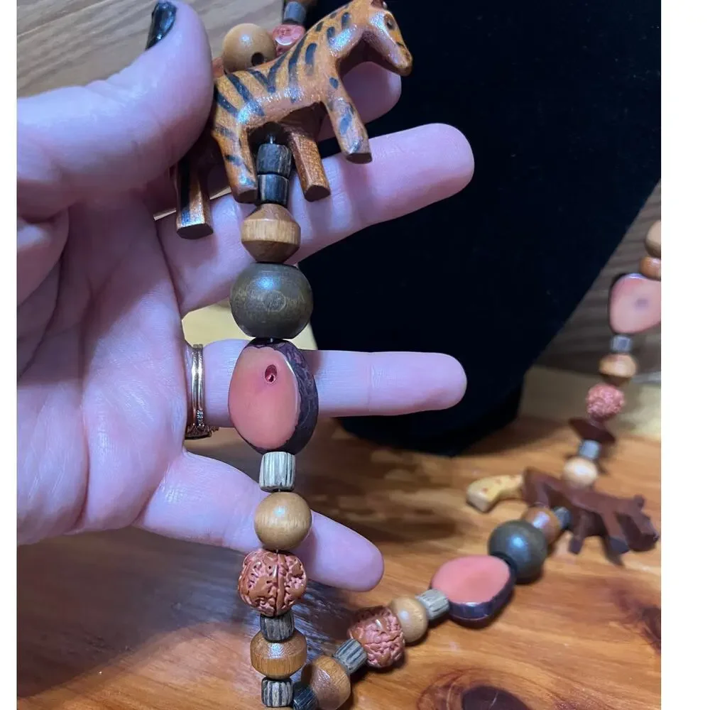 Vintage African‎ Safari Necklace Wooden Carved Animal Beads Zebra Rhino Tribal